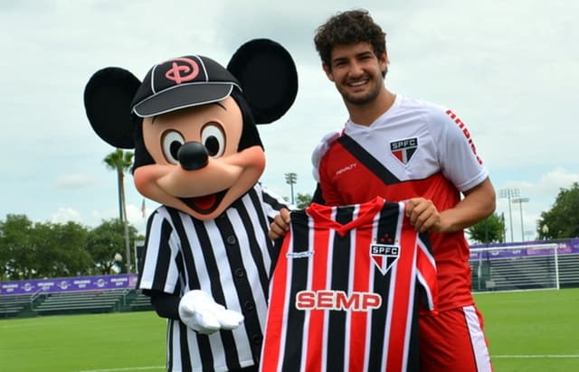 Alexandre Pato e Mickey em 2014 - São Paulo