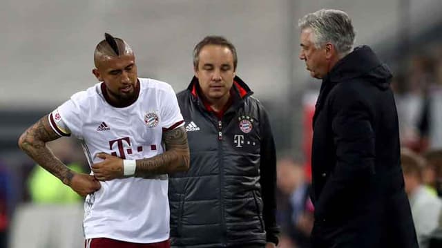 Vidal e Ancelotti - Freiburg x Bayern de Munique