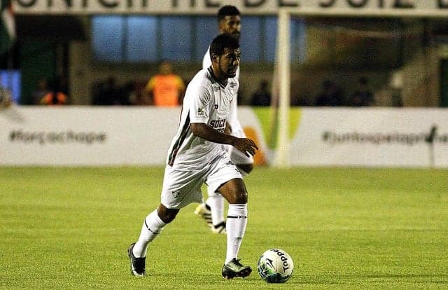 Sornoza foi bem na estreia: começou a jogada do primeiro gol e deu assistência para o terceiro. Confira imagens do equatoriano