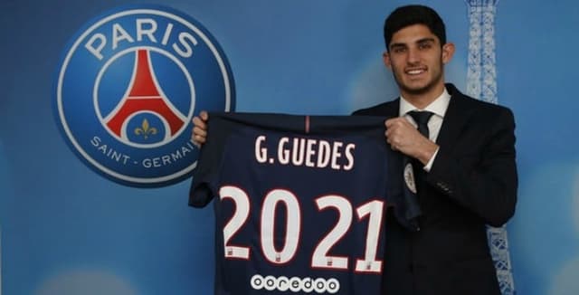 Gonçalo Guedes assina pelo PSG