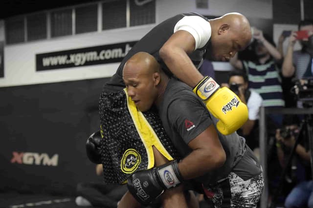 Anderson Silva treinou com Ronaldo Jacaré na academia X-Gym, no Rio de Janeiro