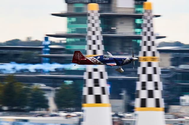 Segura o homem! Um veterano de guerra na luta pelo título do Red Bull Air Race