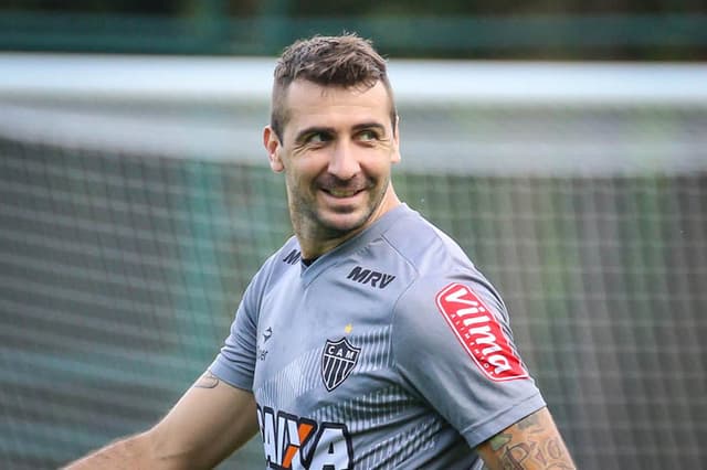 Pratto, em treino do Galo em 2017