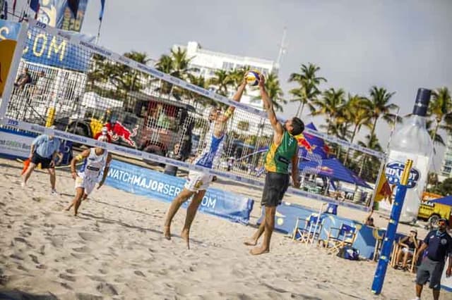 CIRCUITO MUNDIAL: Alison/Bruno, Álvaro/Saymon e Evandro/André vão às oitavas de final nos EUA