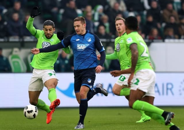 Wolfsburg venceu o Hoffenheim por 2 a 1 neste domingo, pelo Alemão (Foto: Reprodução / Twitter)