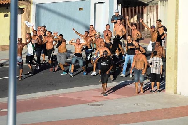 Briga do lado de fora no Engenhão antes do clássico