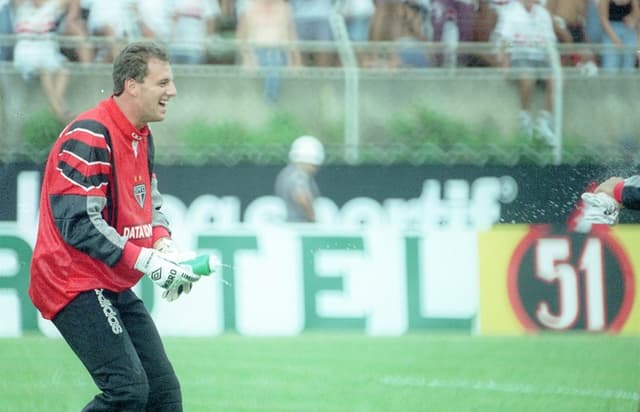 Ceni comemora primeiro gol na carreira