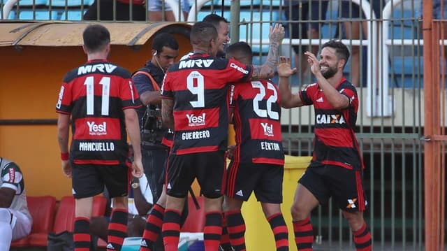 Confira imagens da vitória do Flamengo no Raulino de Oliveira