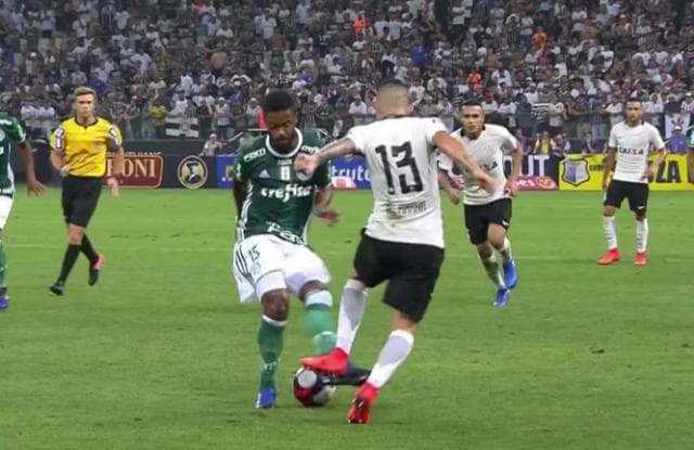 Lateral protagonizou bonita jogada no Dérbi