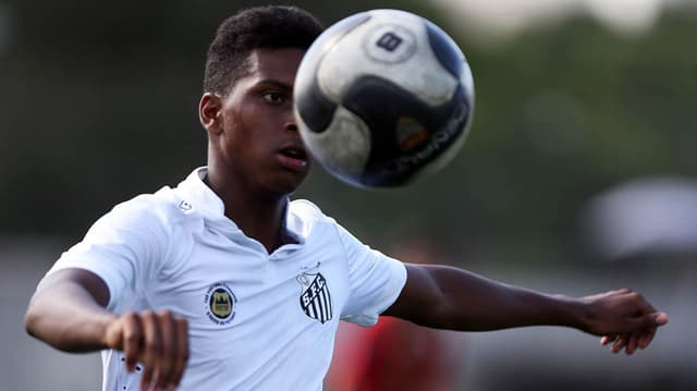 Rodrygo é a principal aposta da base do Santos