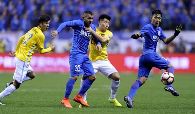 Tevez no jogo de hoje entre Shanghai Shenhua x Jiangsu Suning