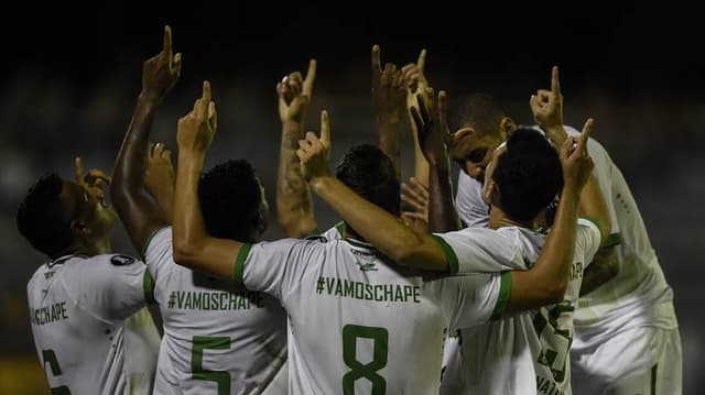 Zulia 1x2 Chapecoense (2017) - Em sua estreia, recheada de carga emocional, a renascida Chape venceu fora de casa