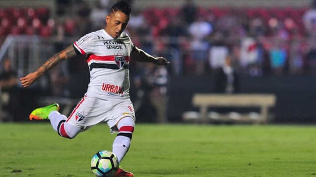 Cueva e Araújo deixaram o Morumbi com dores nesta quarta