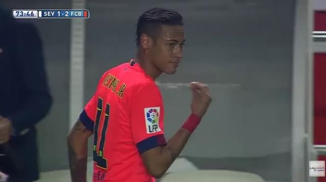 Neymar irritado com alteração em Barcelona x Sevilla (Foto: Reprodução)