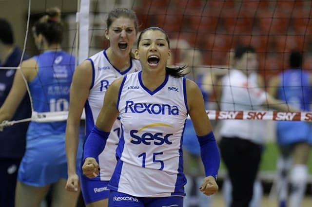 Carol em ação na vitória do Rexona sobre o Vôlei Nestlé pelo returno da Superliga Alexandre Loureiro/Inovafoto/CBV