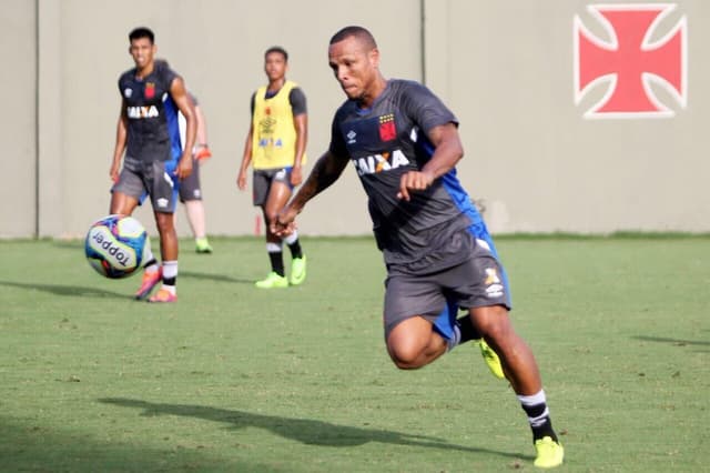 Luis Fabiano fará sua estreia pelo Vasco contra o Macaé