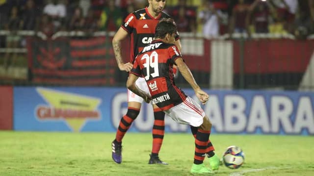 Paquetá fez gol de falta contra a Portuguesa