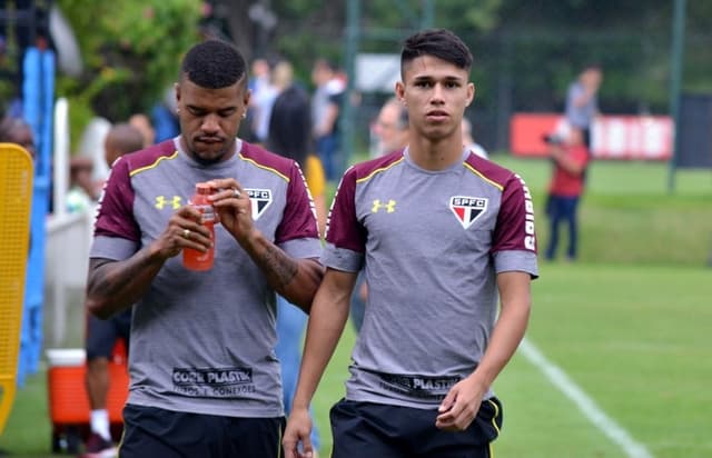 Luiz Araújo passou de sensação a reserva