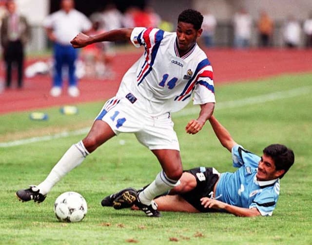 Anelka desde cedo chamou a atenção da seleção francesa. Foi convocado para as equipes de base