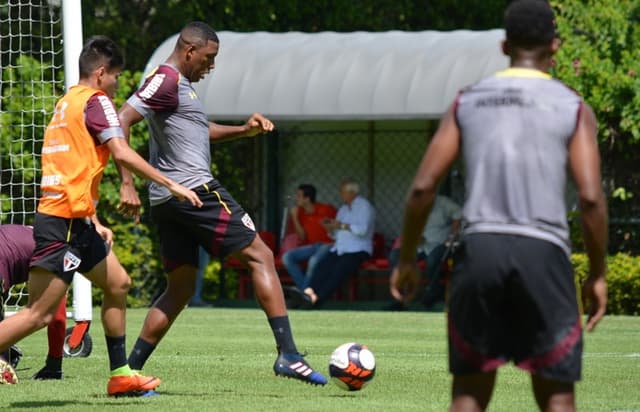 Jucilei tem seis partidas pelo São Paulo, mas apenas duas completas