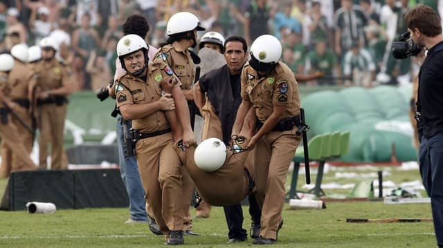 Confusão no jogo Coritiba x Fluminense em 2009