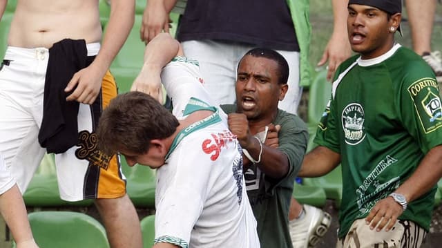 Briga no jogo Coritiba x Fluminense em 2009