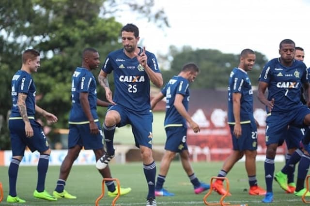 Donatti em treino do Flamengo