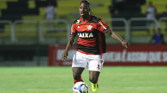 Cafu deu passe para o gol de Vizeu contra o Resende