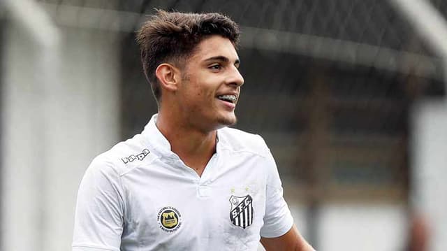 Yuri Alberto tem 16 anos e só atuou pelo Santos