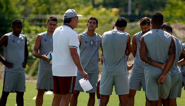 Abel conversa com elenco no treino de sábado (Foto: Nelson Perez/Fluminense F.C.)