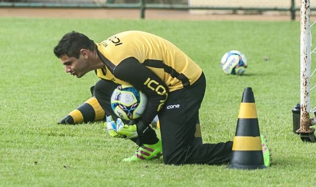 Douglas em ação pelo Voltaço