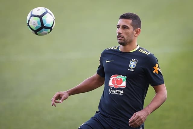 Diego Souza treinou entre os titulares da Seleção nesta segunda