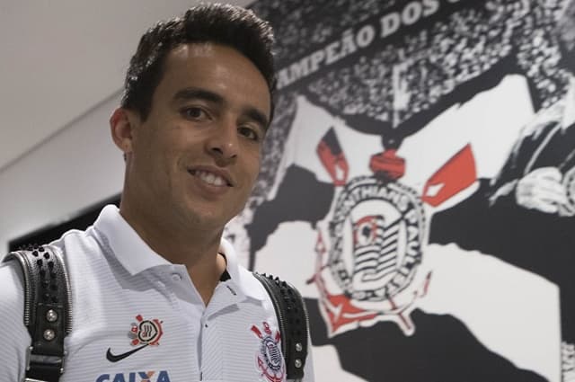 Jadson é esperança do Corinthians para as decisões de abril