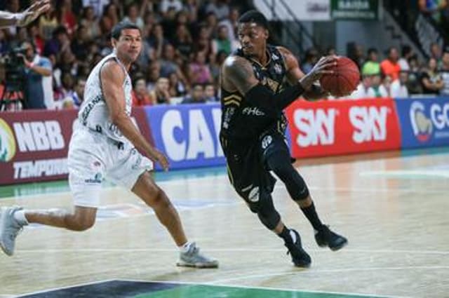 Liga Ouro - Botafogo vence fácil Brusque e segue líder isolado