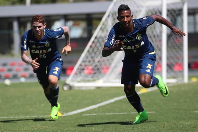 Rodinei em treino do Flamengo