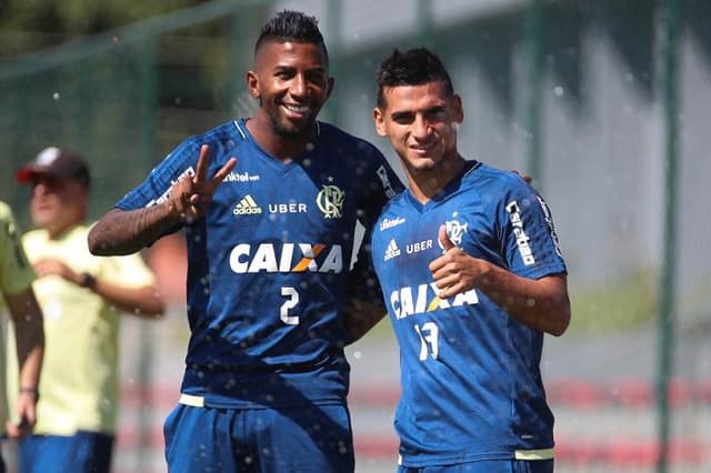 Rodinei e Trauco em treino