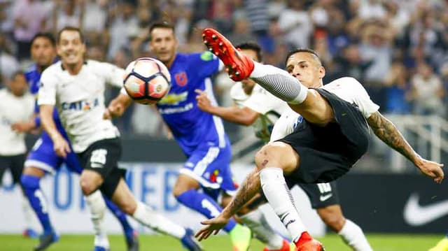 Corinthians teve 46% de posse de bola contra La U