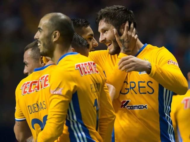 Gignac comemora o gol de empate contra o Vancouver no Canadá