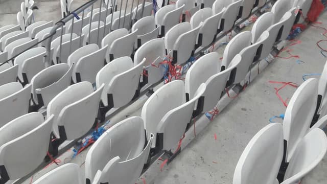 Cadeiras destruídas na Arena Corinthians após briga entre chilenos e PMs