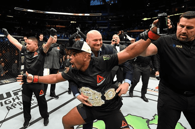 Daniel Cormier venceu Anthony Johnson no UFC 210