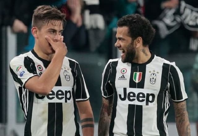 Paulo Dybala e Dani Alves