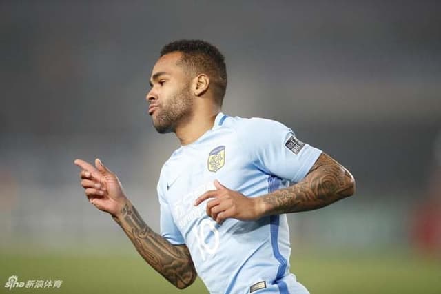 Alex Teixeira, meia-atacante do clube chinês Jiangsu Suning