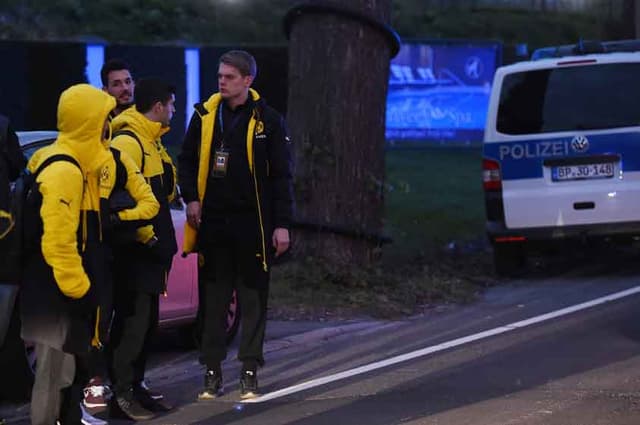 Jogadores do Dortmund após explosão do ônibus