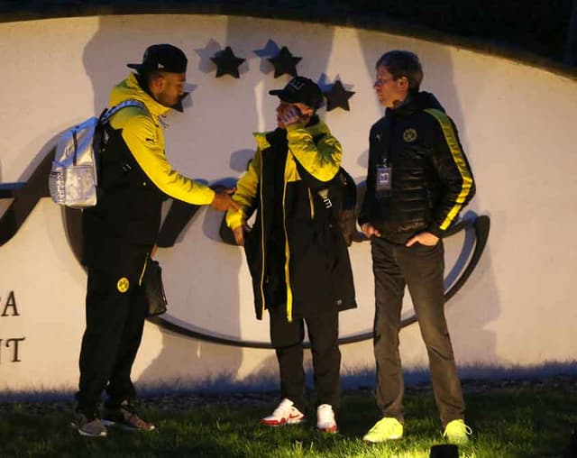 Jogadores do Dortmund após explosão do ônibus