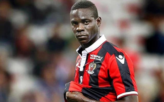 Balotelli - com camisa do Nice