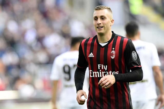 Veja imagens de Deulofeu pelo Milan