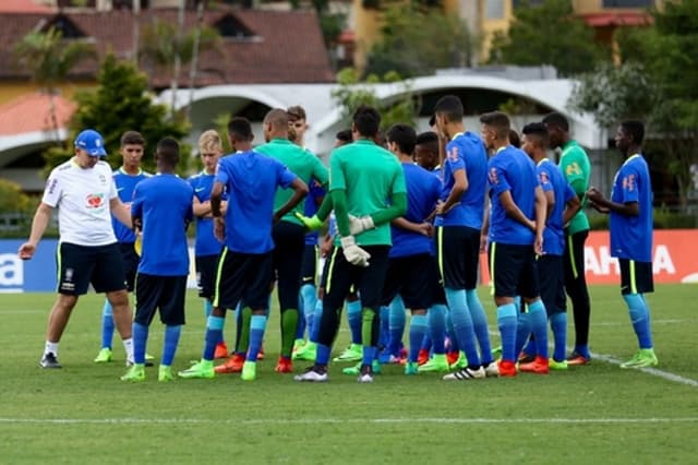 Seleção sub-17ficou em 5º lugar no&nbsp;Torneio de Montaigu