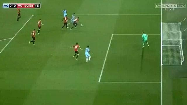 Em volta ao City após lesão, Gabriel Jesus tem gol anulado