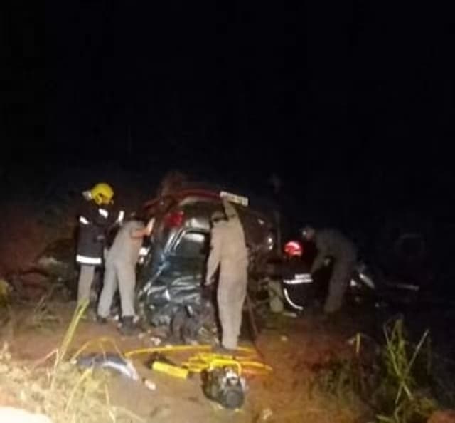 Acidente ocorreu na noite desta segunda-feira