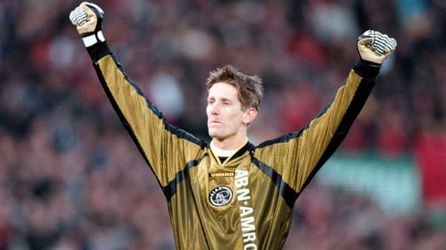 Van der Sar foi um dos principais goleiros da década de 90. Além do Ajax...